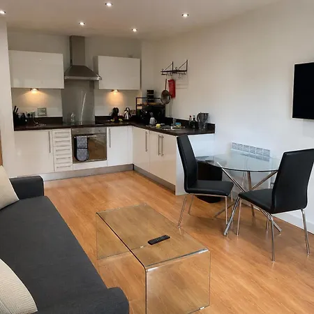 Apartment Long Centre Cozy 1 Bed - River Views - Free Wifi - Sleep 4 Leeds (West Yorkshire)