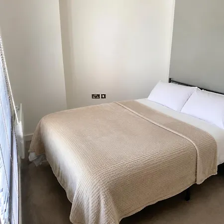 Long Centre Cozy 1 Bed - River Views - Free Wifi - Sleep 4 Apartment Leeds (West Yorkshire)
