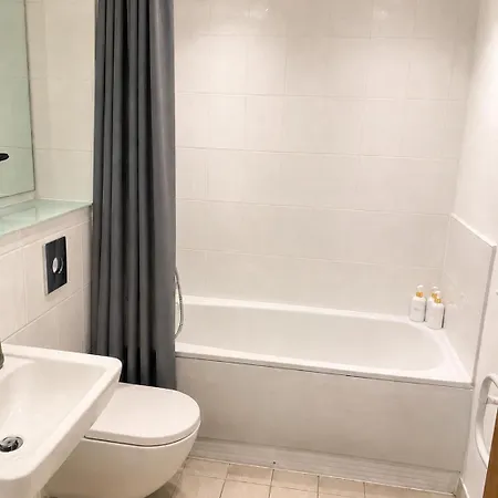 Apartment Long Centre Cozy 1 Bed - River Views - Free Wifi - Sleep 4 Leeds (West Yorkshire)