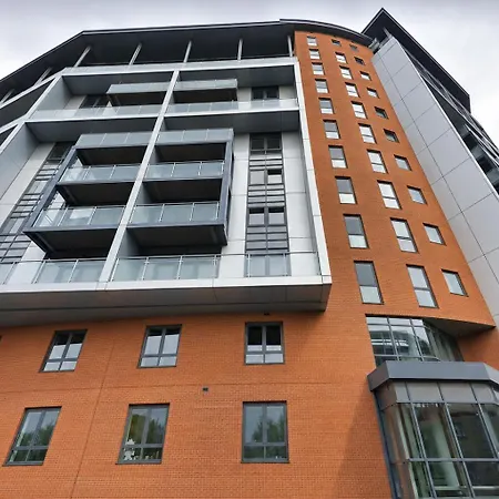 Long Centre Cozy 1 Bed - River Views - Free Wifi - Sleep 4 Apartment *