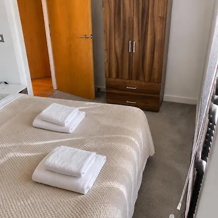Apartment Long Centre Cozy 1 Bed - River Views - Free Wifi - Sleep 4 Leeds (West Yorkshire)