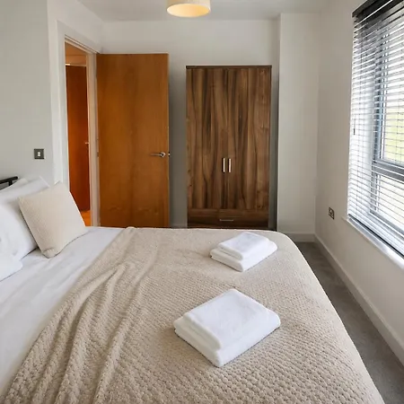 Apartment Long Centre Cozy 1 Bed - River Views - Free Wifi - Sleep 4